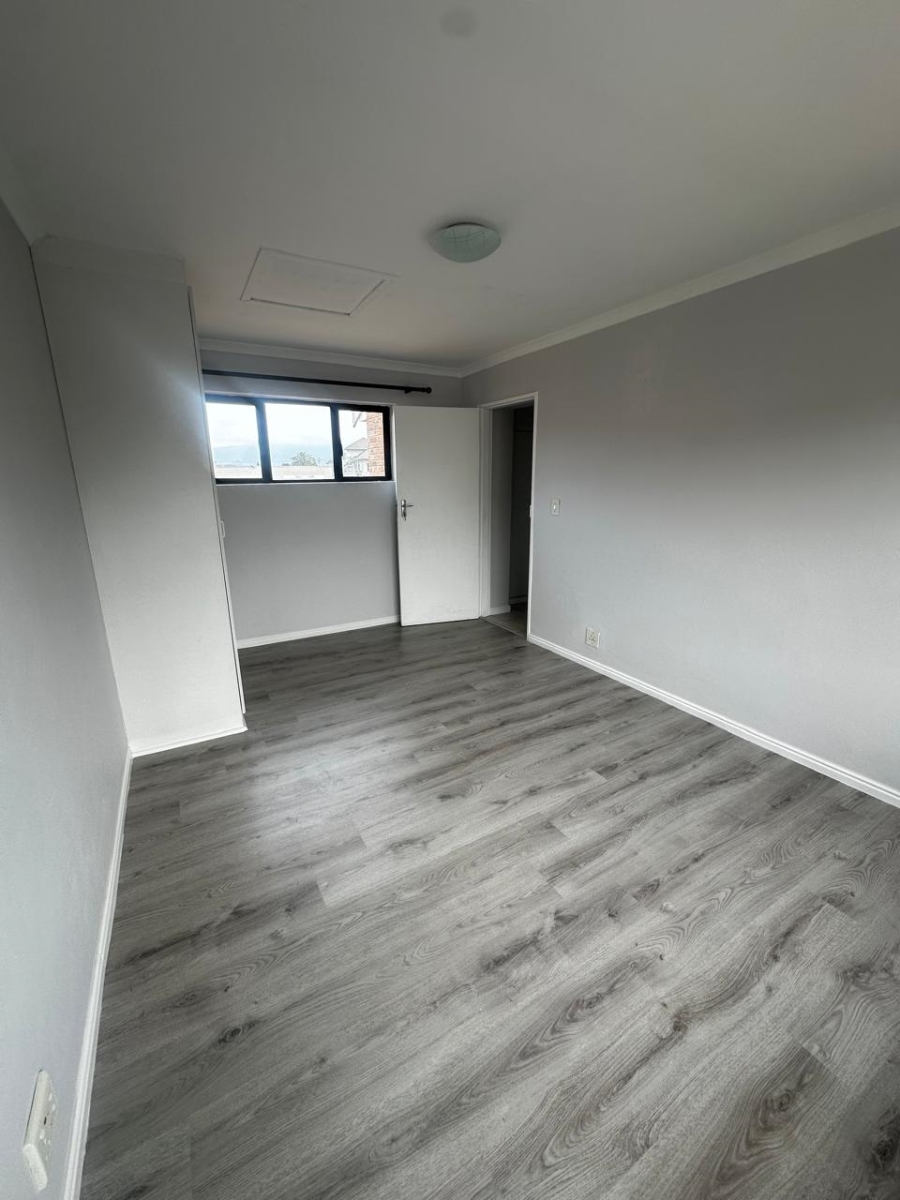 To Let 3 Bedroom Property for Rent in Southfield Western Cape